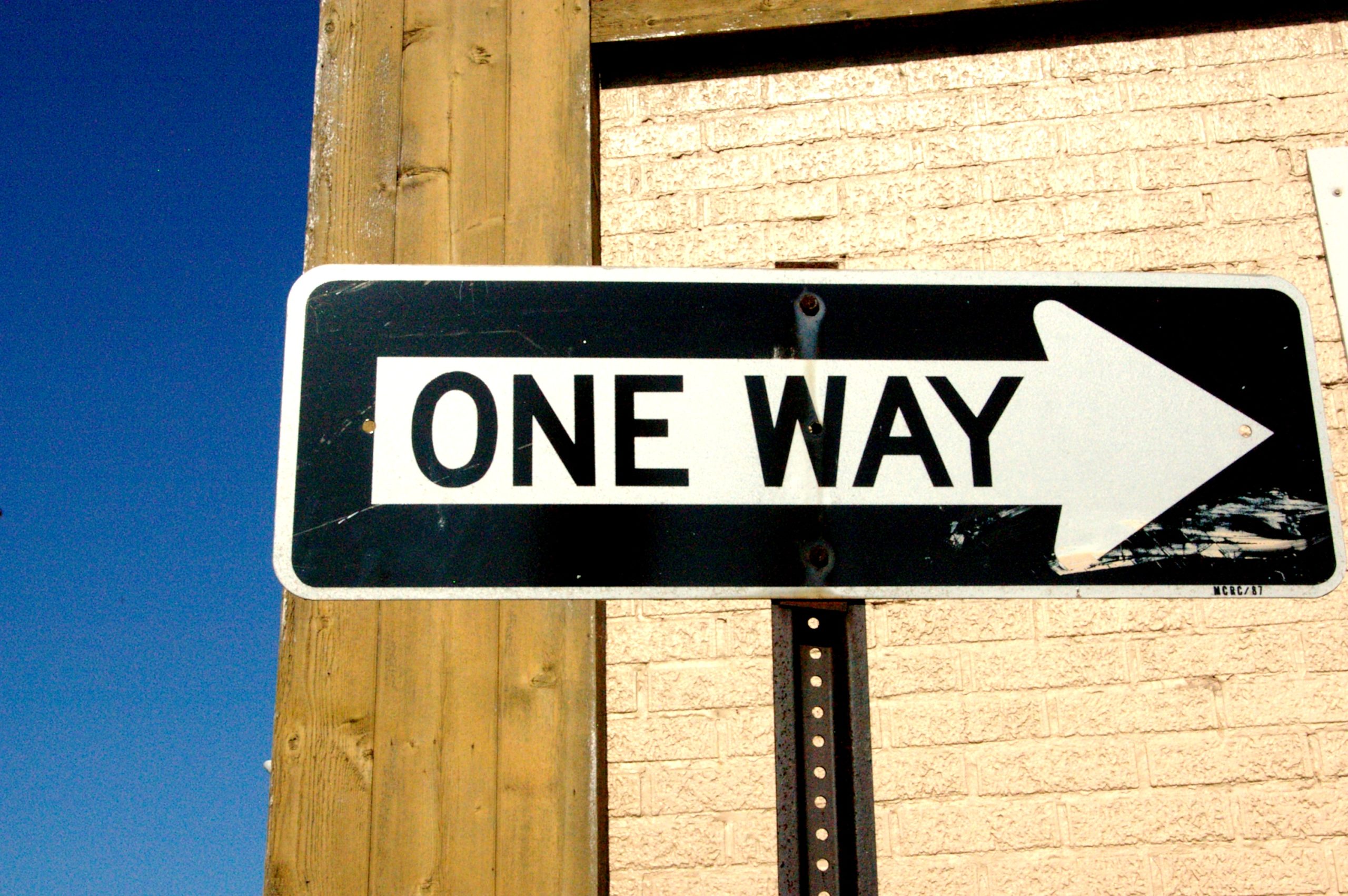 Only this way. One way. One way указатель. Фото one way. Надпись one way.