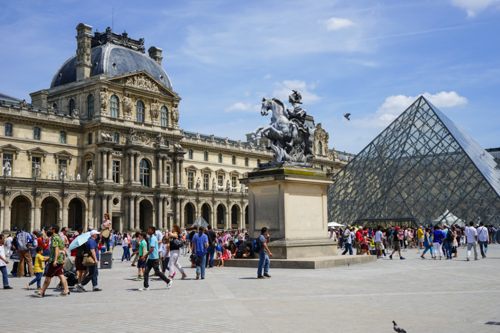 THe Louvre with Get Your Guide